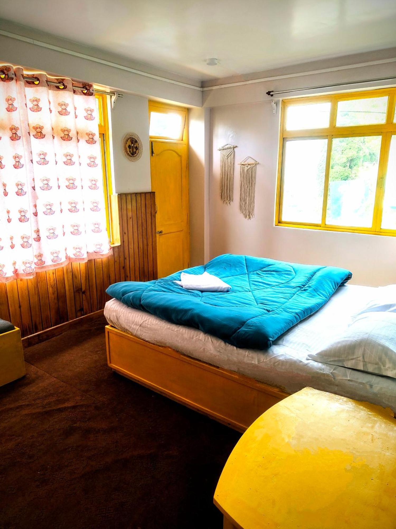 Hidden Monkey Backpackers Darjeeling, Batasia Дарджилинг Екстериор снимка