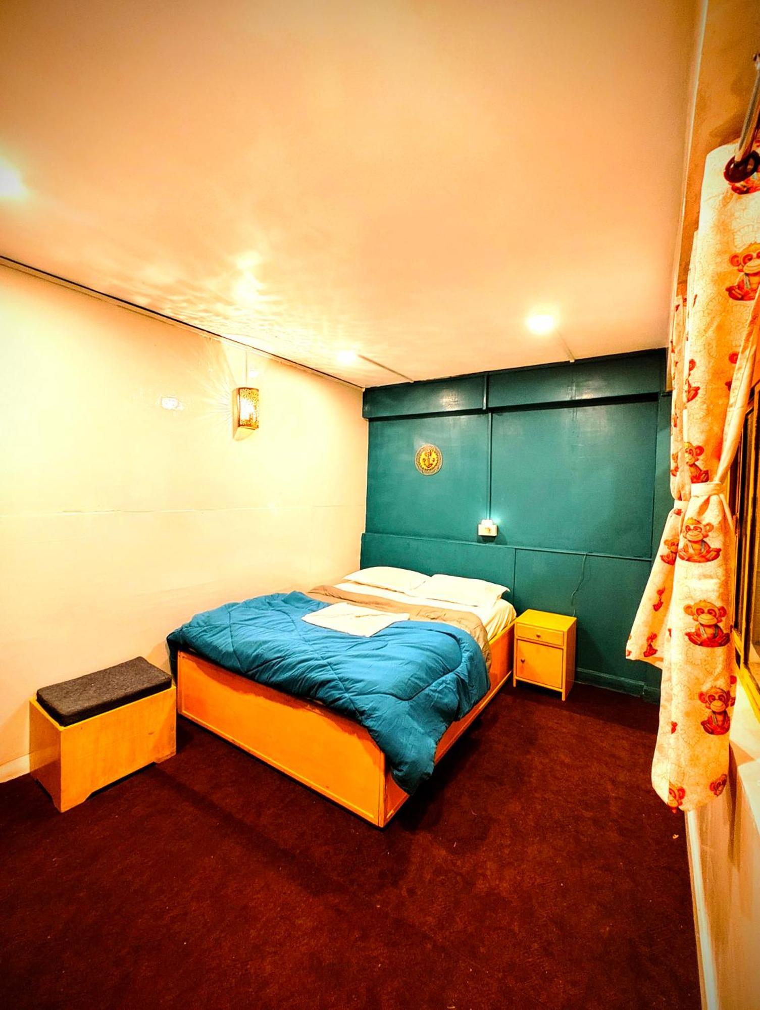 Hidden Monkey Backpackers Darjeeling, Batasia Дарджилинг Екстериор снимка